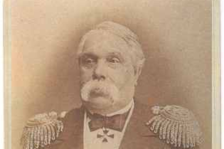 Фотография из альбома "Старый Владивосток", редактор Б.И. Ривкин, издательство "Утро России", Владивосток, 1992