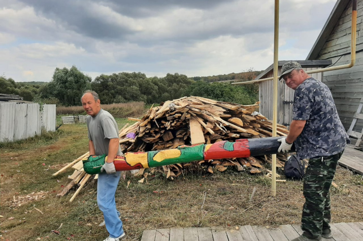 Подготовка к установке тотемов, фото Галины Набатчиковой