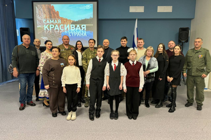 Участники церемонии открытия выставки. Фото: пресс-служба государственного фонда «Защитники Отечества» по Пензенской области