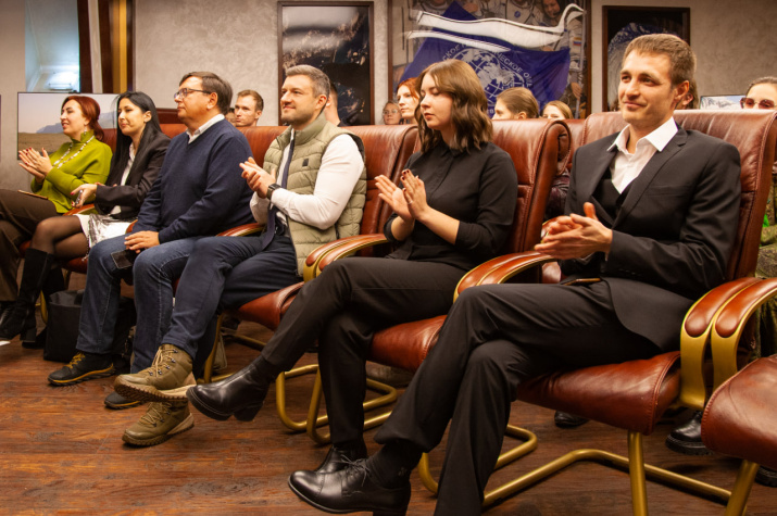 председатель ученого совета отделения Игорь Прокофьев и председатель комиссии по археологическим исследованиям и туризму Артема Потворова. Фото:/пресс-служба РГО