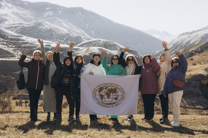 Члены отделения РГО в КБР - участники Географического диктанта-2024 на перевале Актопрак. Фото: Данатэлла Цалиева