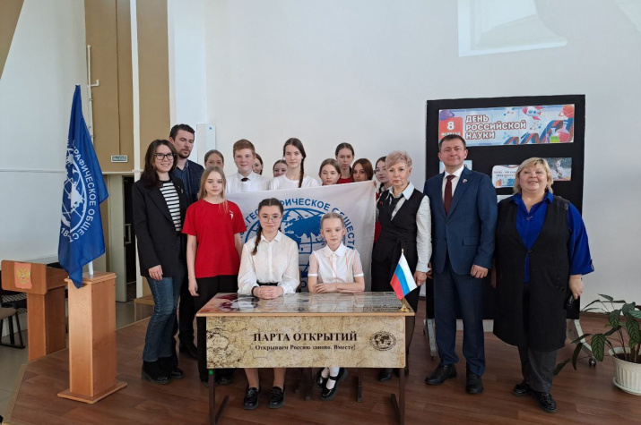 Торжественное открытие парты. Фото: Шумерлинское местное отделение РГО