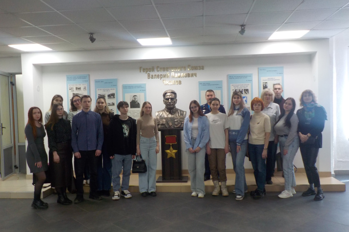 Учить воевать самолеты, пилотов учить побеждать! Экскурсия Молодежного клуба в Липецкий авиацентр