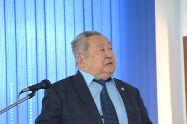 Академик РАН Тулохонов А.К., автор уникального пособия "Родиноведение" (фото: Даба Жамьянов))