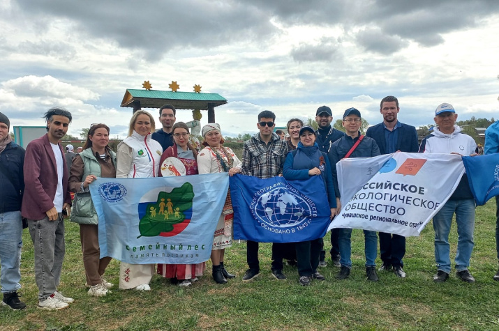 Участники проекта "Семейный лес" в Чувашии. Фото: Чувашское республиканское отделение РГО Участники проекта "Семейный лес" в Чувашии. Фото: Чувашское республиканское отделение РГО