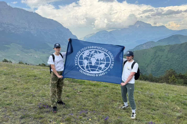 Студенты геофака СОГУ на Бадской поляне. Фото: Влада Муравлева