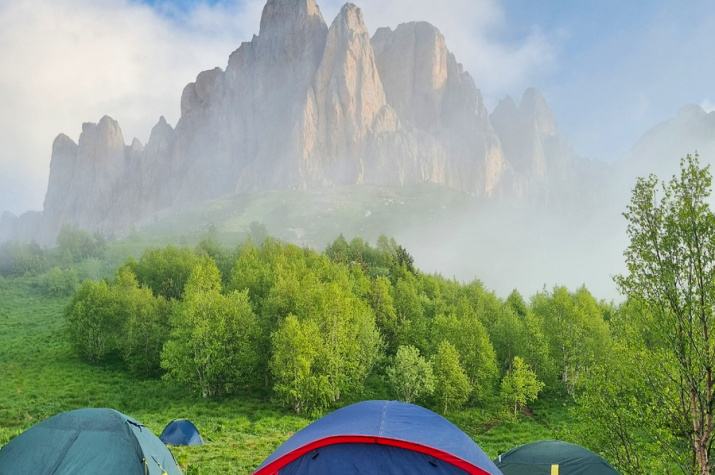 Палаточный лагерь. Фото: Василия Чихичин, июнь 2025 г.