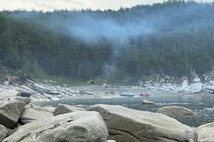 Экспедиционный лагерь в бухте Врангеля. Фото: М. Сорока