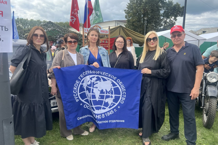 Стенд Ирбитского местного отделения Русского географического общества. Фото: Наталья Костарева