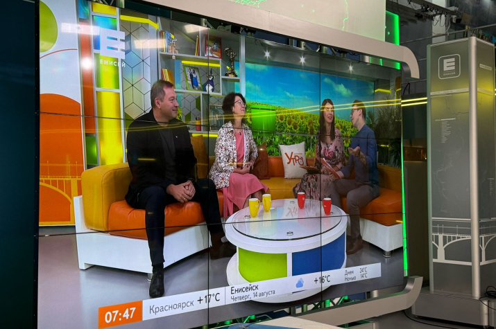 Прямой эфир на краевом телеканале «Енисей». Фото: «Утро на Енисее»