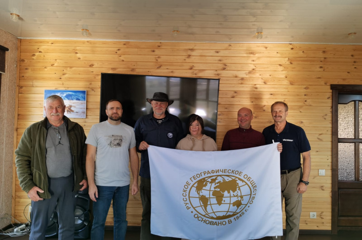 Круглый стол по обсуждению вопросов сотрудничества. Фото: участников экспедиции