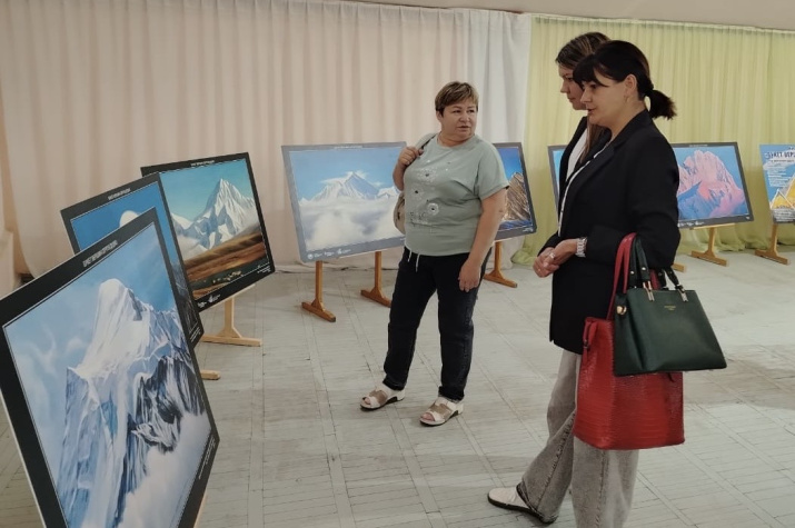 Посетители выставки. Фото: Крыловское отделение РГО