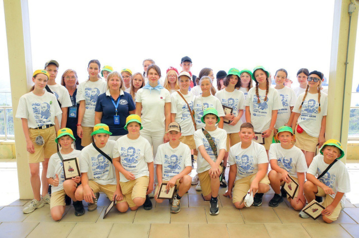 Участник смены с министром Ольгой Шевцовой. Фото: Артек