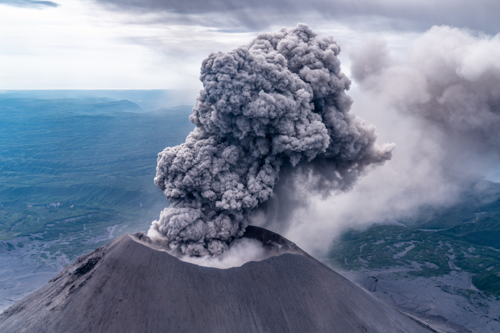 Извержение вулкана Карымская сопка. Фото: Олег Паламарчук