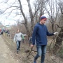 Очистка берега городского озера в Хадыженске