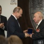 Председатель Попечительского Совета РГО В.В.Путин вручает Константиновскую медаль РГО Г.М. Лаппо