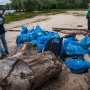 В ходе экологической акции была также очищена территория самого пляжа