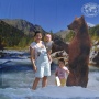 Посетители праздника не упускали случая сфотографироваться с камчатским медведем. Фото: пресс-служба РГО