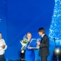 Телеведущий Иван Затевахин и победитель номинации "Лучшее освещение СМИ"