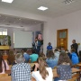 Площадка географического диктанта в Брюховецкой. Участников акции приветствует председатель местного отделения КРО РГО Виктор Хрущев