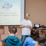 Заместитель директора департамента экспертно-аналитической и проектной работы исполнительной дирекции РГО Павел Старовойтов – лектор Волонтерской школы(Фото предоставлены Молодежным клубом РГО)