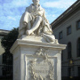 Памятник Гумбольдту на Унтер-ден-Линден в Берлине. Скульптор Рейнгольд Бегас. wikipedia.org