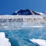 Голубой лёд на озере Фрикселл в транс-антарктических горах. Фото: wikipedia.org