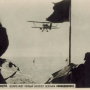 Челюскинцы приветствуют спасательный самолёт. Источник: wikipedia.org