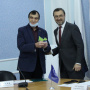 Заместитель председателя Попечительского совета И.Н. Сухарев поздравляет А.А. Чибилёва с присвоением звания