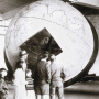 Глобус, выставленный в Германии в помещении Любекской газовой компании в июне 1947 г., перед отправкой в Ленинград. Иллюстрация из книги Э. П. Карпеева «Большой Готторпский глобус»