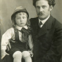 С отцом Юрием Михайловичем. 1914 г. Фото из архива семьи Янковских