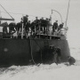 Водолазные работы на ледокольном пароходе «Вайгач» для осмотра лопастей винта. Фото: Научный архив РГО