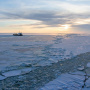Лед только кажется тонким Фото: Андрей Паршин