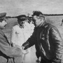 Встреча Чкалова, Байдукова и Беляков на Щёлковском аэродроме 10 августа 1936 года. Фото: wikipedia.org / Газета "Правда", 1940 год