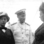 Георгий Седов с женой Верой на борту "Святого Фоки", справа жена архангельского губернатора, Сосновская. Фото: wikipedia.org