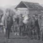 В.К. Арсеньев (крайний справа): «На дорогу приготовились в Шаромахе». Камчатка, 1918 г. Архив ПКО РГО - ОИАК.