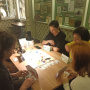 Участники акции "Ночь в музее" играют в краеведческую игру. Фото Дарьи Фоминой.