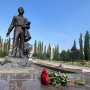 Возложение цветов к памятнику Мустая Карима. Фото: пресс-служба РО РГО в РБ