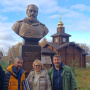 Открытие бюста А.Н. Чилингарова в деревне Федора Конюхова, слева на право: Владимир Кошлаков, Оскар Конюхов, вдова А.Н. Чилингарова Татьяна Чилингарова и Валерий Сушков