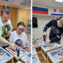 Сбор посылок "Привет, полярник!". Андрей Корх, Александр, Анна, Григорий Толстиковы, Данил Путятин. Фото: Виктор Чермак.