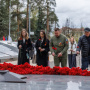 Члены Костромского отделения РГО возлагают цветы к Вечному огню. Фото Игоря Садовникова