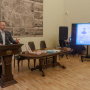  Директор Штаб-квартиры РГО в Санкт-Петербурге Роман Рябинцев приветствует гостей презентации книги о военном хирурге В.Д. Зотове
