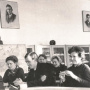 А.П. Дубок со студентами заочного отделения в аудитории. 1950-1960-е гг.